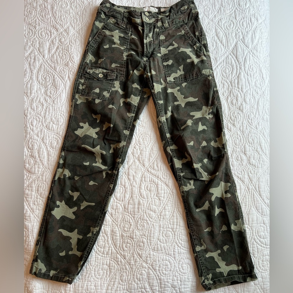 The Wanderer Camo Cargo Pants by Pilcro